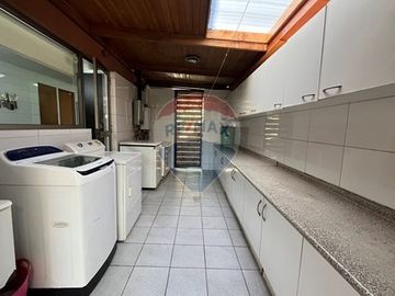 Casa luminosa 4D+3B, piscina y gran jardín