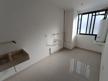 Casa en Renta 4 recs, 4 baños y cuarto servicio en Residencial AQUA, Cancun Quintana Roo, SMZ-330