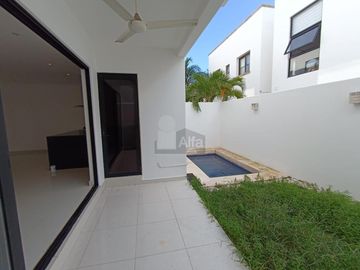 Casa en Renta 4 recs, 4 baños y cuarto servicio en Residencial AQUA, Cancun Quintana Roo, SMZ-330