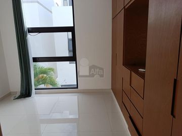 Casa en Renta 4 recs, 4 baños y cuarto servicio en Residencial AQUA, Cancun Quintana Roo, SMZ-330