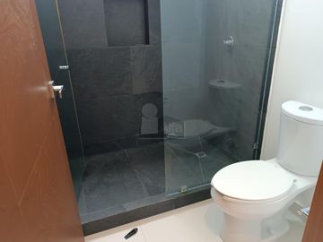 Casa en Renta 4 recs, 4 baños y cuarto servicio en Residencial AQUA, Cancun Quintana Roo, SMZ-330