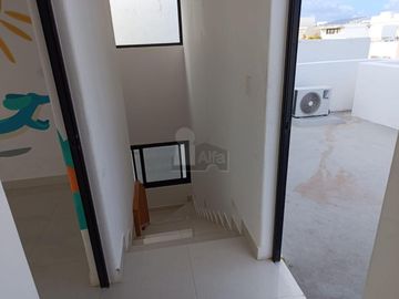 Casa en Renta 4 recs, 4 baños y cuarto servicio en Residencial AQUA, Cancun Quintana Roo, SMZ-330