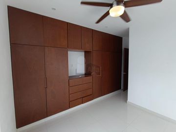Casa en Renta 4 recs, 4 baños y cuarto servicio en Residencial AQUA, Cancun Quintana Roo, SMZ-330