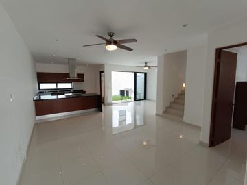 Casa en Renta 4 recs, 4 baños y cuarto servicio en Residencial AQUA, Cancun Quintana Roo, SMZ-330