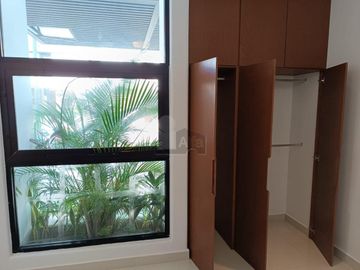 Casa en Renta 4 recs, 4 baños y cuarto servicio en Residencial AQUA, Cancun Quintana Roo, SMZ-330
