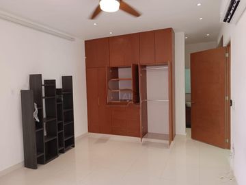 Casa en Renta 4 recs, 4 baños y cuarto servicio en Residencial AQUA, Cancun Quintana Roo, SMZ-330