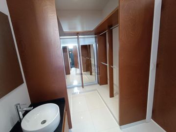 Casa en Renta 4 recs, 4 baños y cuarto servicio en Residencial AQUA, Cancun Quintana Roo, SMZ-330
