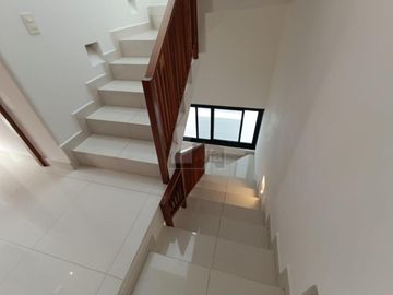 Casa en Renta 4 recs, 4 baños y cuarto servicio en Residencial AQUA, Cancun Quintana Roo, SMZ-330