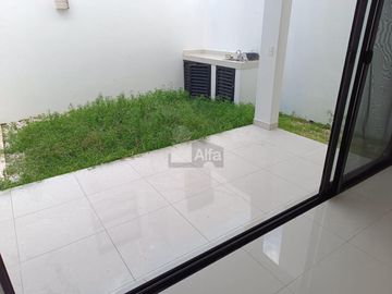Casa en Renta 4 recs, 4 baños y cuarto servicio en Residencial AQUA, Cancun Quintana Roo, SMZ-330