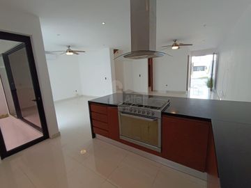 Casa en Renta 4 recs, 4 baños y cuarto servicio en Residencial AQUA, Cancun Quintana Roo, SMZ-330