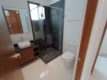 Casa en Renta 4 recs, 4 baños y cuarto servicio en Residencial AQUA, Cancun Quintana Roo, SMZ-330