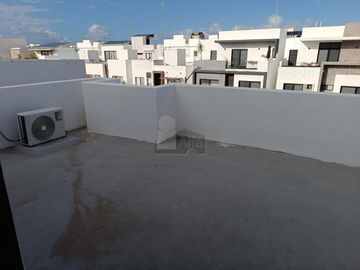 Casa en Renta 4 recs, 4 baños y cuarto servicio en Residencial AQUA, Cancun Quintana Roo, SMZ-330