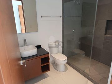 Casa en Renta 4 recs, 4 baños y cuarto servicio en Residencial AQUA, Cancun Quintana Roo, SMZ-330