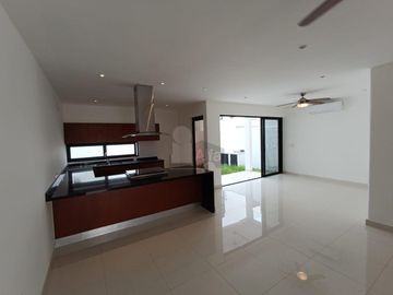 Casa en Renta 4 recs, 4 baños y cuarto servicio en Residencial AQUA, Cancun Quintana Roo, SMZ-330