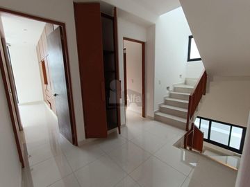 Casa en Renta 4 recs, 4 baños y cuarto servicio en Residencial AQUA, Cancun Quintana Roo, SMZ-330