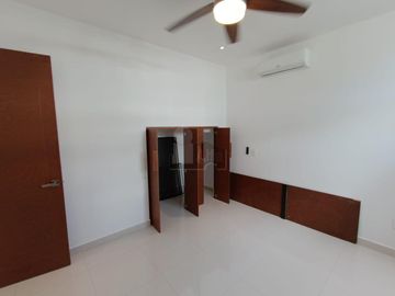 Casa en Renta 4 recs, 4 baños y cuarto servicio en Residencial AQUA, Cancun Quintana Roo, SMZ-330