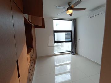 Casa en Renta 4 recs, 4 baños y cuarto servicio en Residencial AQUA, Cancun Quintana Roo, SMZ-330