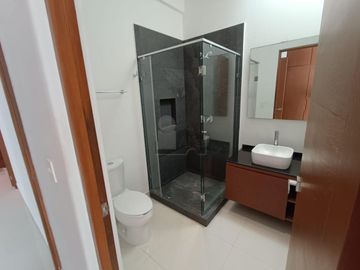 Casa en Renta 4 recs, 4 baños y cuarto servicio en Residencial AQUA, Cancun Quintana Roo, SMZ-330