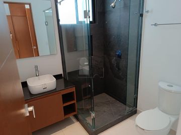 Casa en Renta 4 recs, 4 baños y cuarto servicio en Residencial AQUA, Cancun Quintana Roo, SMZ-330