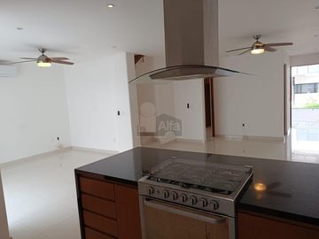 Casa en Renta 4 recs, 4 baños y cuarto servicio en Residencial AQUA, Cancun Quintana Roo, SMZ-330