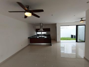 Casa en Renta 4 recs, 4 baños y cuarto servicio en Residencial AQUA, Cancun Quintana Roo, SMZ-330