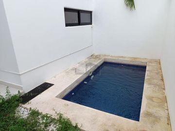 Casa en Renta 4 recs, 4 baños y cuarto servicio en Residencial AQUA, Cancun Quintana Roo, SMZ-330
