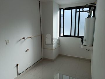 Casa en Renta 4 recs, 4 baños y cuarto servicio en Residencial AQUA, Cancun Quintana Roo, SMZ-330