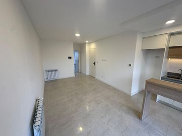 Alquiler 24 meses Semipiso 2 ambientes con cochera