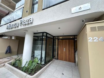 Alquiler 24 meses Semipiso 2 ambientes con cochera
