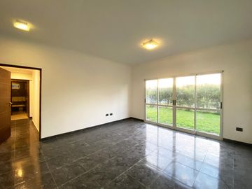 Casa en Venta de Tres Dormitorios en Puerto Roldan