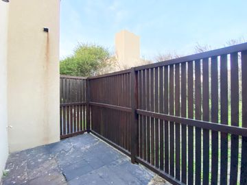 Casa en Venta de Tres Dormitorios en Puerto Roldan