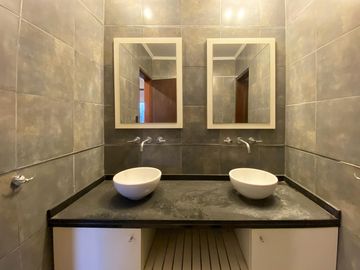 Casa en Venta de Tres Dormitorios en Puerto Roldan