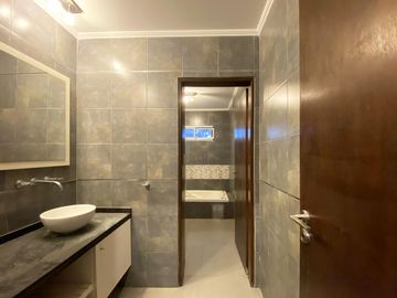 Casa en Venta de Tres Dormitorios en Puerto Roldan