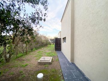 Casa en Venta de Tres Dormitorios en Puerto Roldan