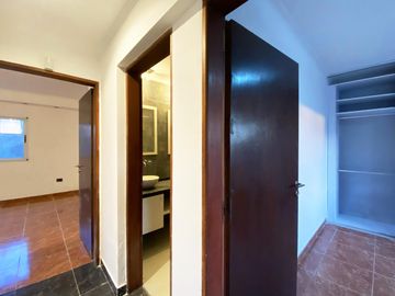 Casa en Venta de Tres Dormitorios en Puerto Roldan