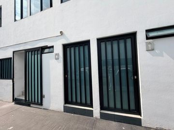 Renta oficina prol. Uxmal con mobiliario y con áreas comunes