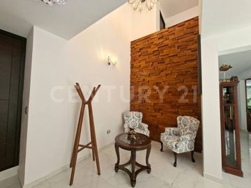 Residencia en Venta, Jardines de Zavaleta
