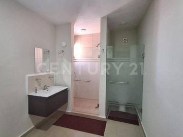 CASA EN RENTA AMUEBLADA EN COL. RESIDENCIAL VALTERRA EN APODACA NUEVO LEON
