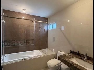 Residencia en venta Cumbres Elite (Op. Sec)