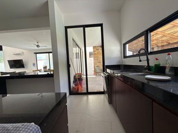 CASA EN VENTA MERIDA, TAMANCHE, PRIVADA ROCIO COUNTRY LIVING, A 1 MES.