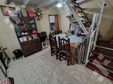 Venta de Terreno con Local comercial y 4 deptos, Saturnino Torres, Nqn Capital