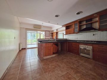 Excelente 4 amb   escritorio   balcón terraza con parrilla propia  - 2 cocheras