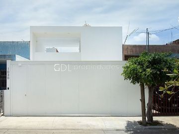 CASA EN INDEPENDENCIA
