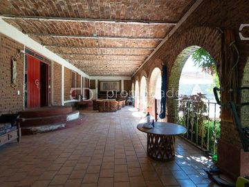 VISTA HERMOSA TERRAZA CON DOS CASAS EN VENTA