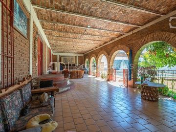 VISTA HERMOSA TERRAZA CON DOS CASAS EN VENTA