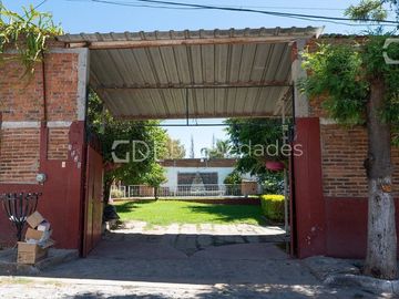 VISTA HERMOSA TERRAZA CON DOS CASAS EN VENTA