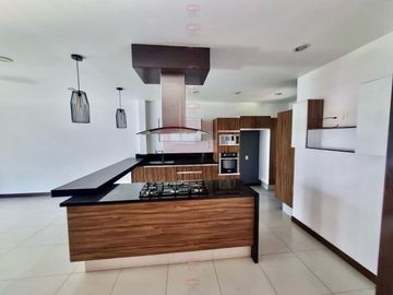BUGAMBILIAS CASA AMPLIA EN COTO