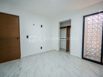EL MANANTIAL CASA RECIÉN REMODELADA EN VENTA