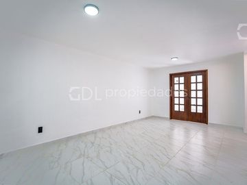 EL MANANTIAL CASA RECIÉN REMODELADA EN VENTA
