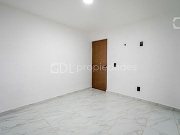 EL MANANTIAL CASA RECIÉN REMODELADA EN VENTA